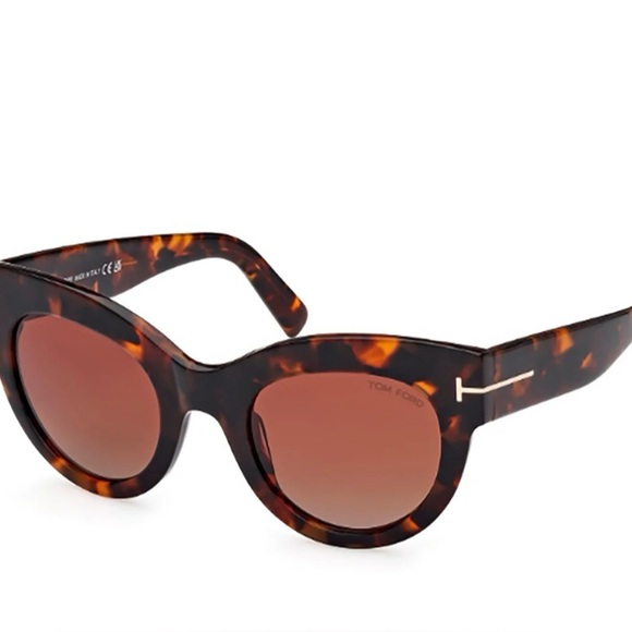 Tom Ford Accessories - NWT stunning cat eye Tom Ford sunglasses